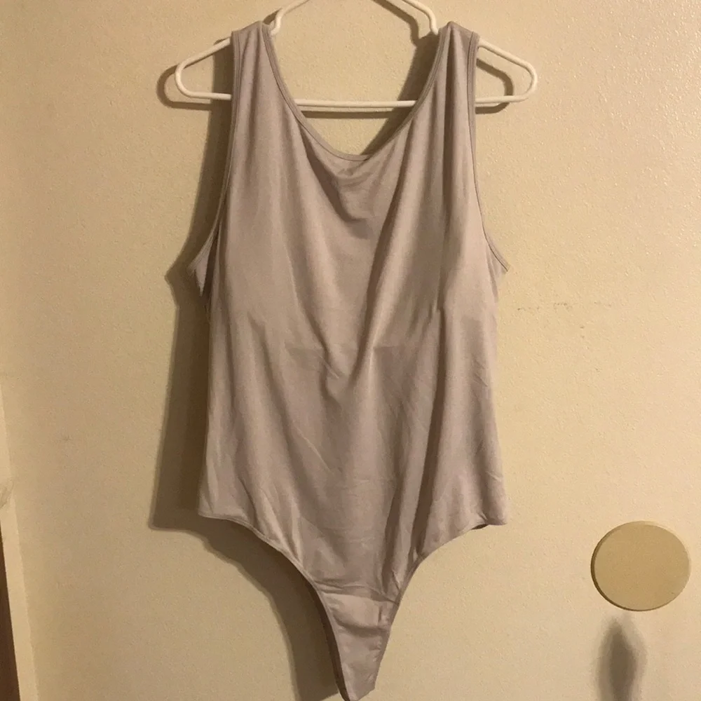Gray Fitted Bodysuit with Scoop Neck - Picture 3 of 4